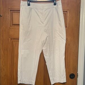 Lane Bryant White Capri Pants with Cropped Leg